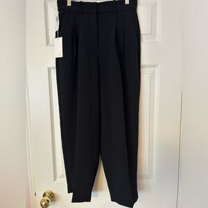 NWT, Aritzia, Wilfred Carrot pant, black, size 6